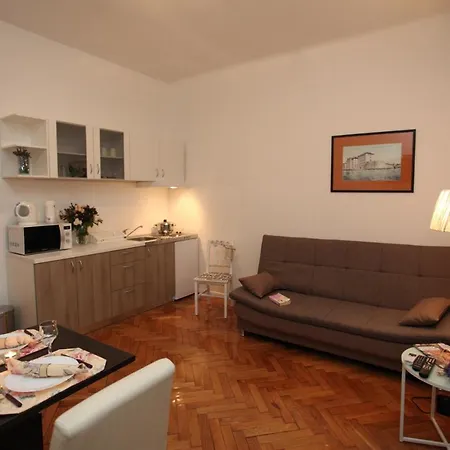 Vincent Apt. In Old Town Centre アパート *