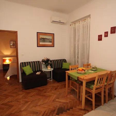 Vincent Apt. In Old Town Centre Apartman Zára