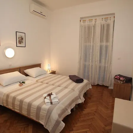 Vincent Apt. In Old Town Centre Apartman