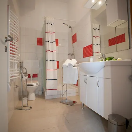 Vincent Apt. In Old Town Centre Apartman
